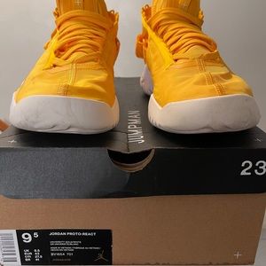 Jordan Proto React - University Gold/White
